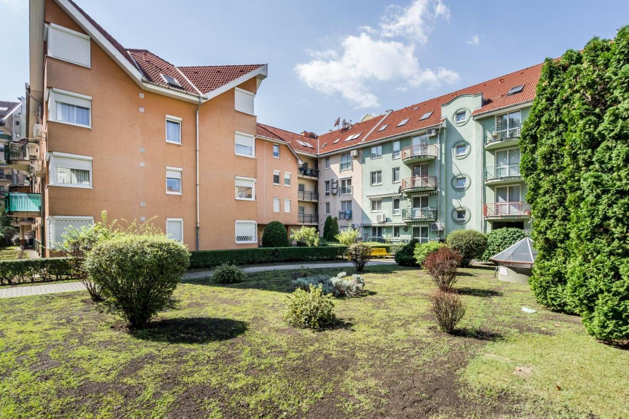 Beautiful Three Bedrooms Apartment With Free Parking Close To The Danube Coast Budapest Luaran gambar